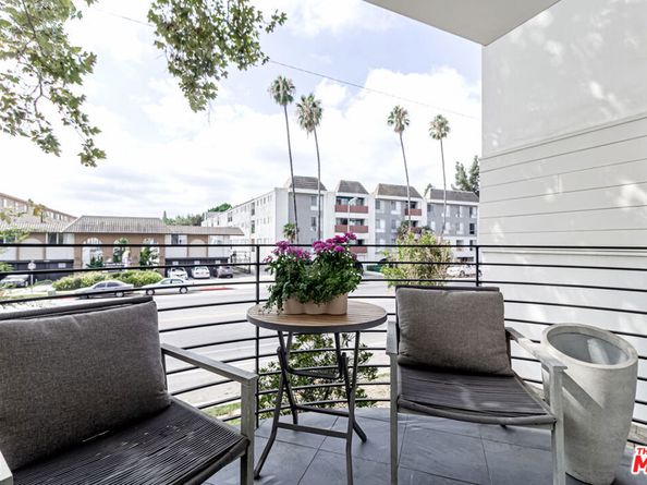 4801 Carpenter Avenue, Valley Village CA 91607