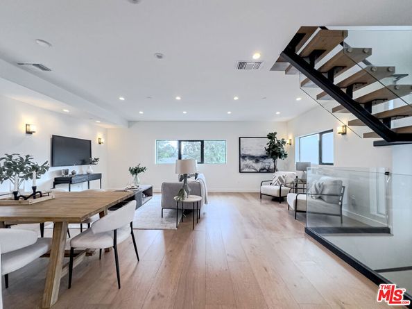 4801 Carpenter Avenue, Valley Village CA 91607