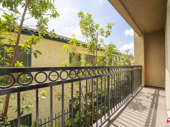 1401 S St Andrews Place 201, Los Angeles CA 90019