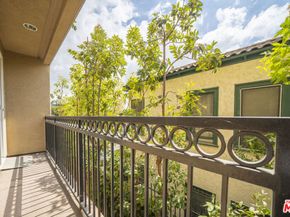 1401 S St Andrews Place 201, Los Angeles CA 90019