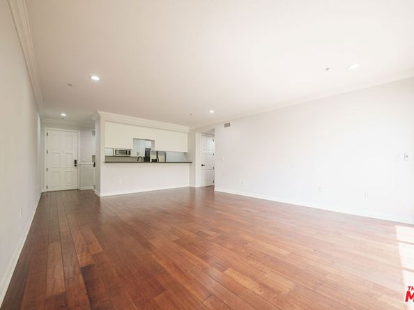 1401 S St Andrews Place 201, Los Angeles CA 90019