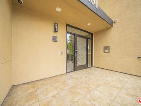 1401 S St Andrews Place 201, Los Angeles CA 90019