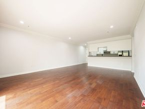 1401 S St Andrews Place 201, Los Angeles CA 90019