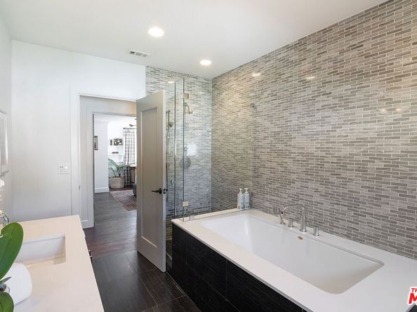 501 N Cahuenga Boulevard, Los Angeles CA 90004