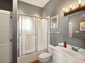 2124 Glyndon Avenue, Venice CA 90291