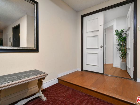 10409 Riverside Drive 204, Toluca Lake CA 91602