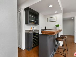 10409 Riverside Drive 204, Toluca Lake CA 91602