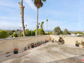 2412 Ocean Avenue 2, Venice CA 90291