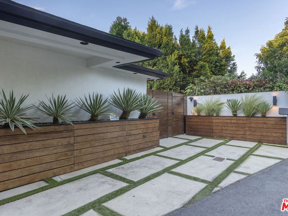 3914 Fredonia Drive, Los Angeles CA 90068