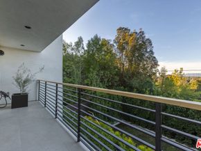 3914 Fredonia Drive, Los Angeles CA 90068