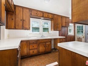 704 17th Street, Santa Monica CA 90402