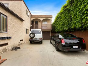 802 Ozone Street, Santa Monica CA 90405