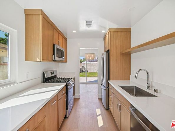 8061 Hesperia Avenue, Reseda CA 91335