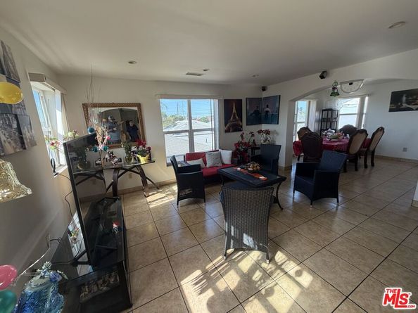 10923 S Inglewood Avenue, Inglewood CA 90304