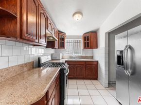 602 W 40th Place, Los Angeles CA 90037