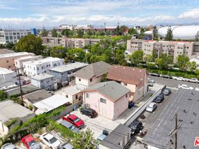 602 W 40th Place, Los Angeles CA 90037