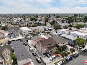 602 W 40th Place, Los Angeles CA 90037