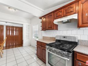 602 W 40th Place, Los Angeles CA 90037