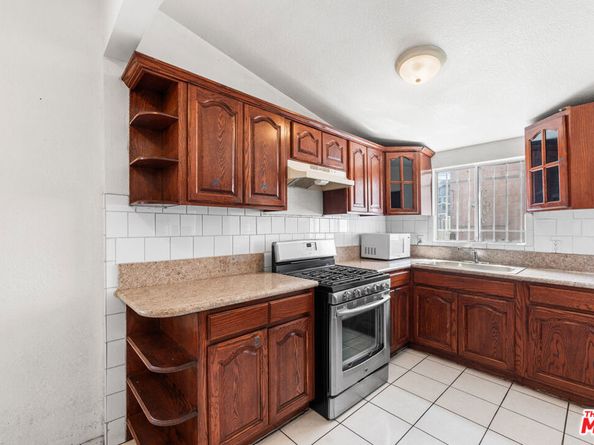 602 W 40th Place, Los Angeles CA 90037