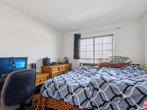 18424 Keswick Street 12, Reseda CA 91335