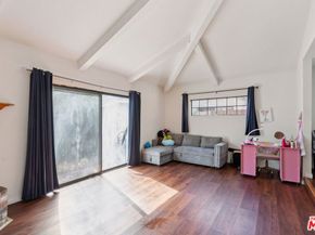 18424 Keswick Street 12, Reseda CA 91335