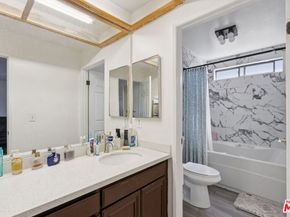 18424 Keswick Street 12, Reseda CA 91335