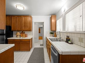 637 N Detroit Street, Los Angeles CA 90036
