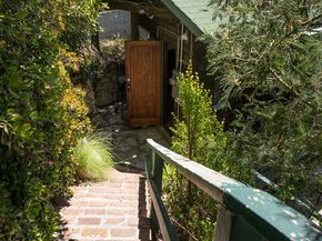 1854 Jewett Drive, Los Angeles CA 90046