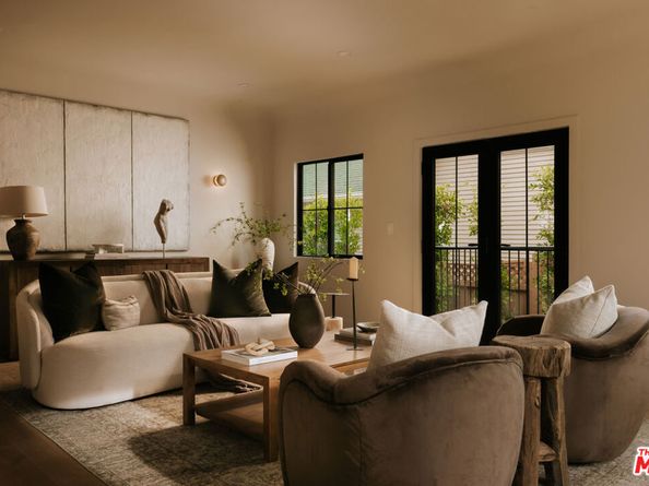 580 N Beachwood Drive, Los Angeles CA 90004