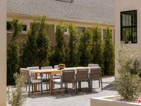 580 N Beachwood Drive, Los Angeles CA 90004