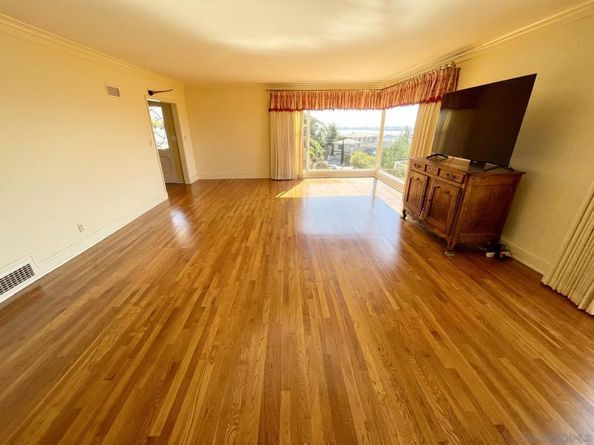 1300 W Walnut Ave, San Diego CA 92103