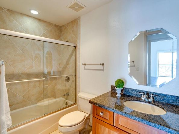 7514 Girard Ave 22, La Jolla CA 92037