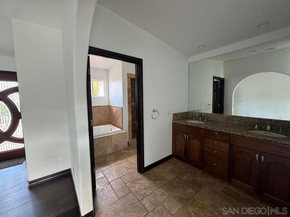 925 14th, Escondido CA 92025