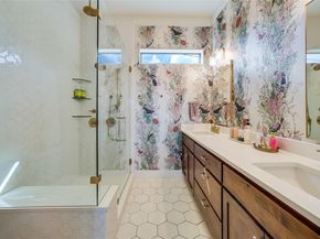 2004 E 16th ST B, Austin TX 78702