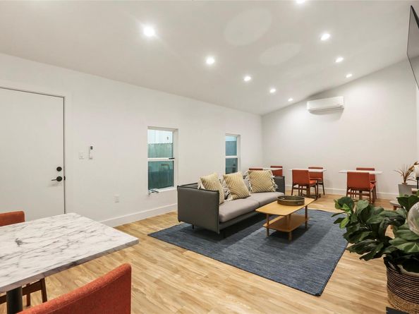 2000 Glen Allen ST 8, Austin TX 78704