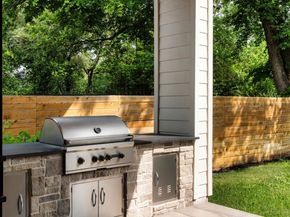 1909 W 40th ST, Austin TX 78731