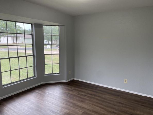 305 Hickok CT, Austin TX 78753