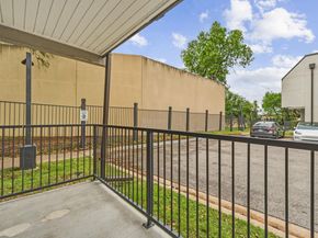935 La Posada DR 144, Austin TX 78752