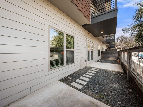 2505 Thornton RD 1202, Austin TX 78704