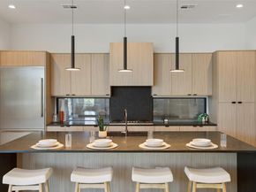 2512 Ridgeview ST, Austin TX 78704