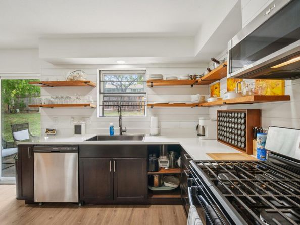 6914 Pondsdale LN, Austin TX 78724