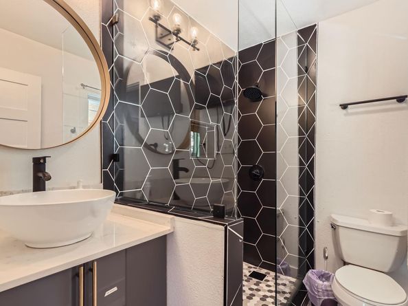 5236 Meadow Creek DR, Austin TX 78745