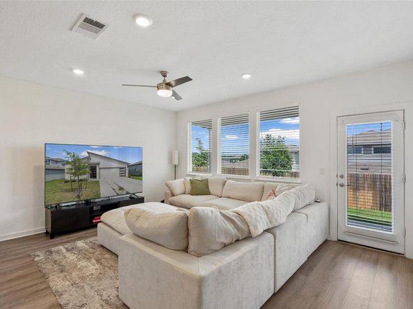 13821 Zuhause DR, Pflugerville TX 78660