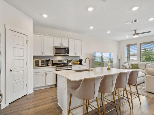 13821 Zuhause DR, Pflugerville TX 78660