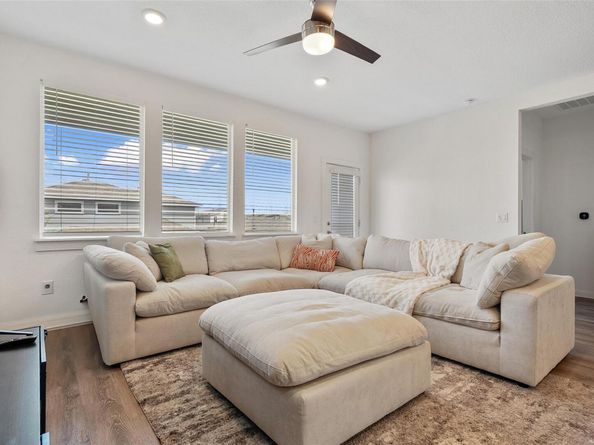 13821 Zuhause DR, Pflugerville TX 78660