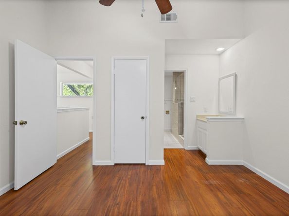 512 Eberhart LN 1402, Austin TX 78745