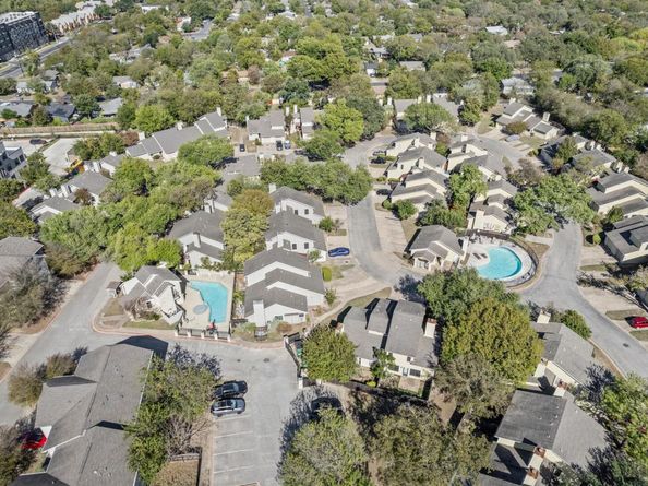 512 Eberhart LN 1402, Austin TX 78745