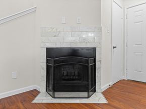 512 Eberhart LN 1402, Austin TX 78745