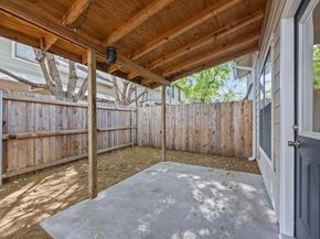 512 Eberhart LN 1402, Austin TX 78745