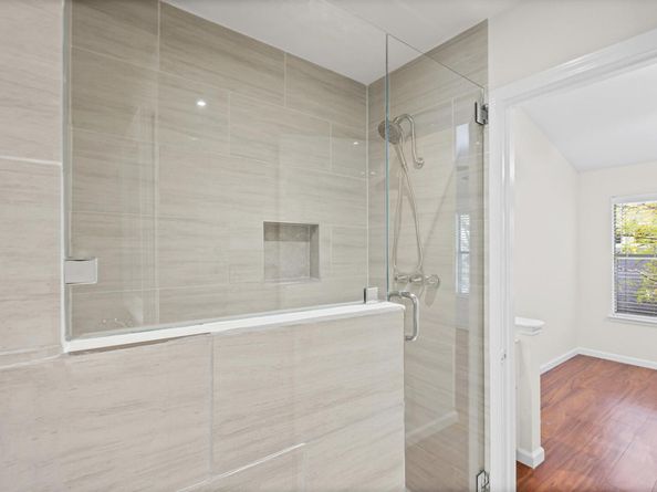 512 Eberhart LN 1402, Austin TX 78745